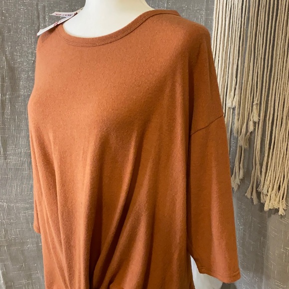 Gyft Sweater - Picture 2 of 5